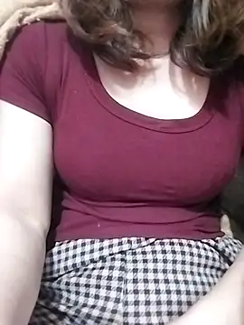 YiyinLy online show from December 15, 2025, 6:56 pm