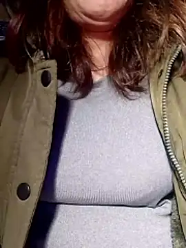 YiyinLy online show from January 8, 2026, 8:55 pm