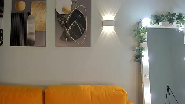 Ashley-Angel online show from December 5, 2025, 7:06 am