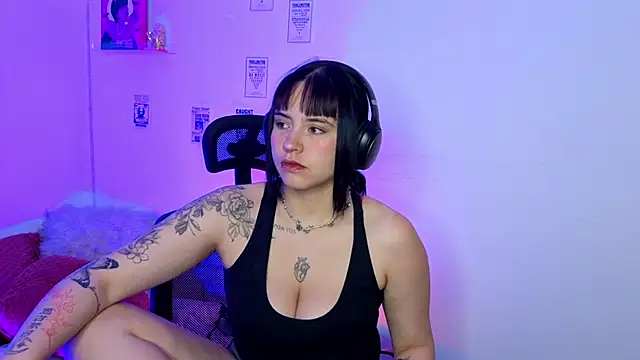 Emily Lindey online show from April 9, 2026, 4:56 am