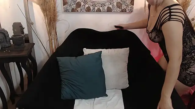 ZharaGag on u online show from October 17, 2025, 12:08 pm