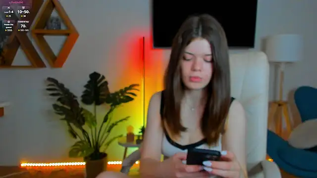 Hot  Tiny online show from March 4, 2026, 7:31 pm