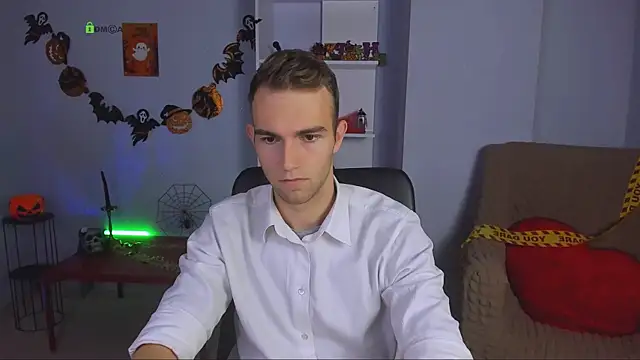 astren villo online show from October 28, 2025, 1:25 pm