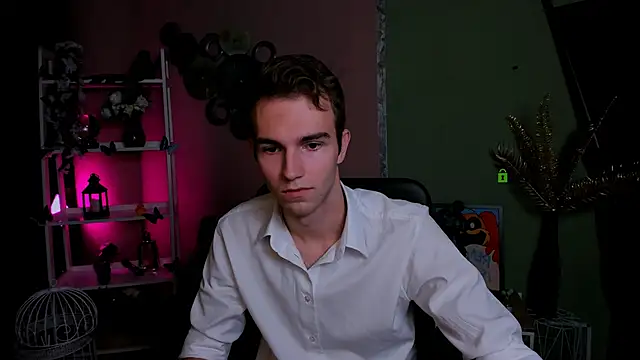 astren villo online show from November 18, 2025, 9:08 pm