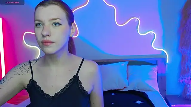 MeganNewCat online show from November 17, 2025, 4:57 pm