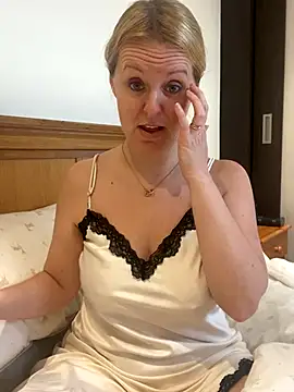 madamlillyrose online show from November 20, 2025, 8:36 am