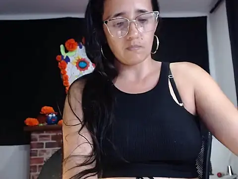 Lucyy Naugthy online show from November 13, 2025, 6:29 pm