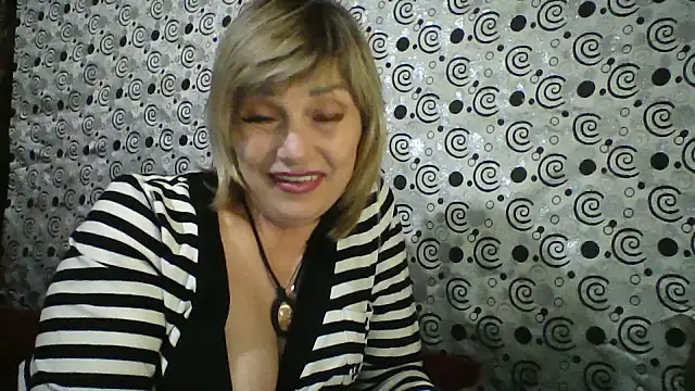 Lia Ray online show from October 21, 2025, 7:58 pm