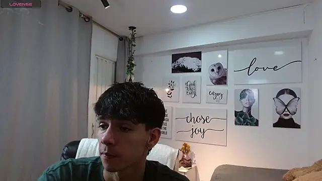 AmethystShadow17 online show from November 15, 2025, 5:09 pm