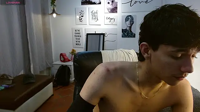 AmethystShadow17 online show from December 20, 2025, 8:05 pm