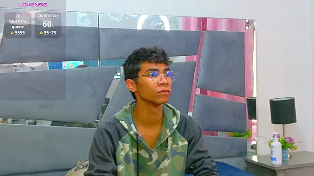 Desire4Duo online show from November 15, 2025, 1:40 pm