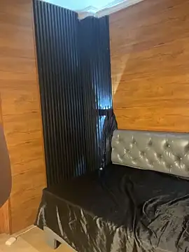 Yvonny27 online show from February 17, 2026, 12:12 pm