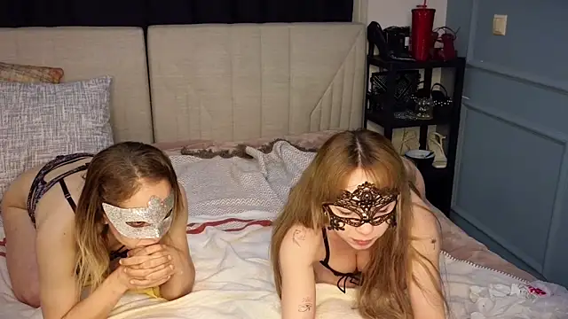  Nefertiti online show from April 21, 2026, 1:42 am