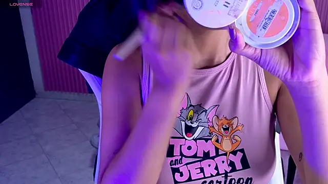 dafne17  online show from December 17, 2025, 5:02 am