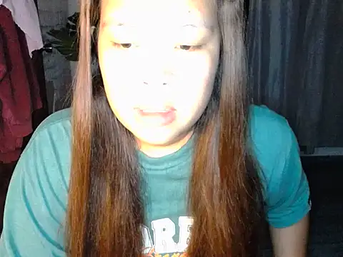 prettyoliviax online show from November 1, 2025, 3:36 pm