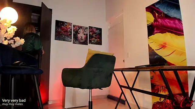 ana cat online show from September 15, 2025, 2:39 pm