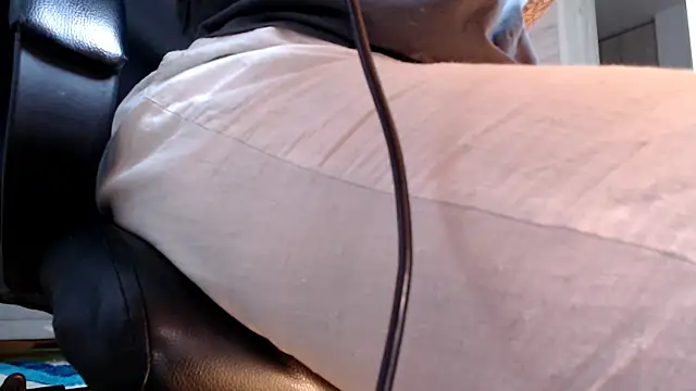 shanabellucy online show from April 14, 2026, 1:11 am