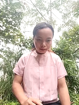 Nguyet2k4 online show from November 5, 2025, 11:49 pm