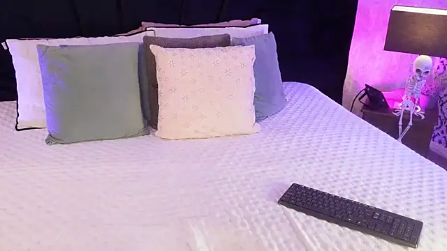 mariianna lopez  online show from April 18, 2026, 7:07 pm