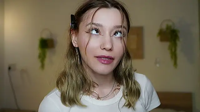 StarryMary online show from December 4, 2025, 9:01 pm