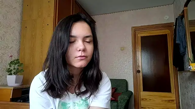 AudieMleczynski online show from October 31, 2025, 7:42 am