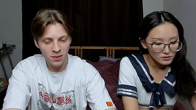 Snapshot of Blossomandbee chatting on October 20, 2025, 1:06 am Blossomandbee online show from October 20, 2025, 1:06 am