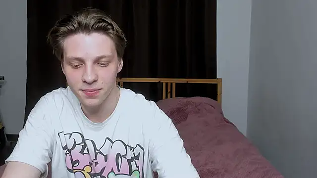 Snapshot of Blossomandbee chatting on November 4, 2025, 10:20 pm Blossomandbee online show from November 4, 2025, 10:20 pm