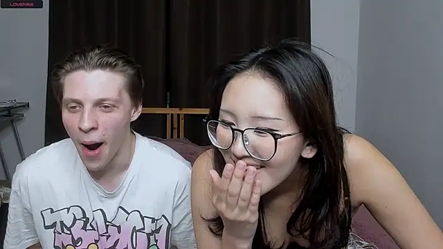 Snapshot of Blossomandbee chatting on November 7, 2025, 9:26 pm Blossomandbee online show from November 7, 2025, 9:26 pm