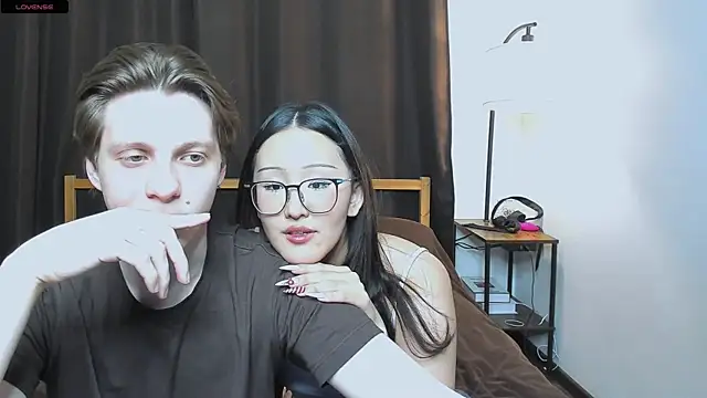 Snapshot of Blossomandbee chatting on January 7, 2026, 11:29 pm Blossomandbee online show from January 7, 2026, 11:29 pm