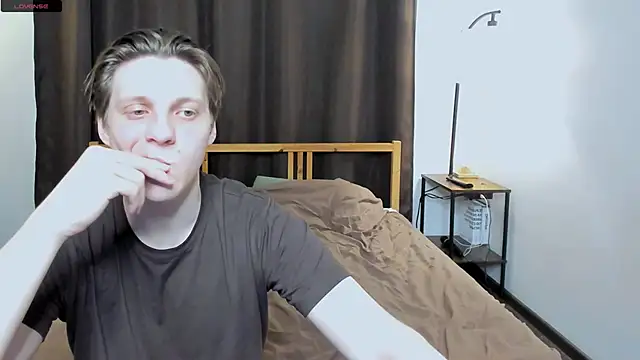 Snapshot of Blossomandbee chatting on January 9, 2026, 12:24 am Blossomandbee online show from January 9, 2026, 12:24 am