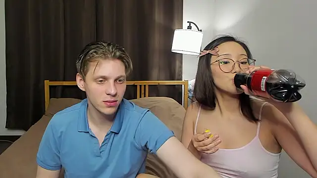 Snapshot of Blossomandbee chatting on March 23, 2026, 6:45 pm Blossomandbee online show from March 23, 2026, 6:45 pm