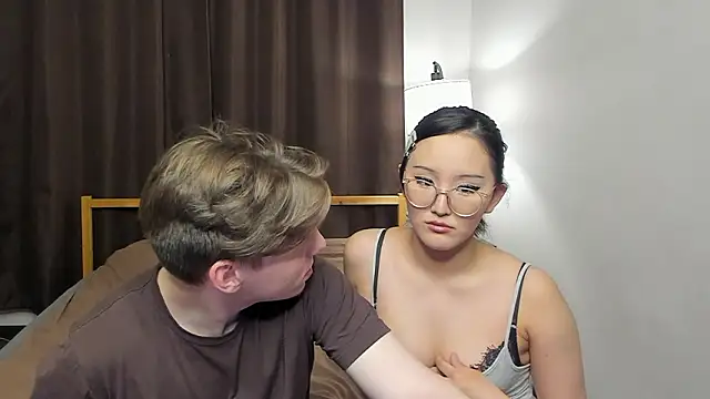 Snapshot of Blossomandbee chatting on March 26, 2026, 10:59 pm Blossomandbee online show from March 26, 2026, 10:59 pm