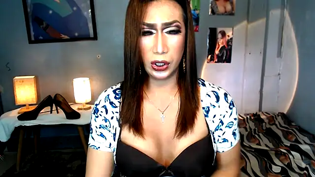 littleredbunny27 online show from April 9, 2026, 9:04 am