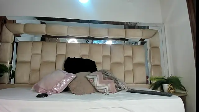 Hanna Garciia online show from November 3, 2025, 7:48 pm