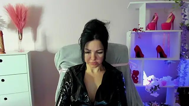 Mollybloom40 online show from April 13, 2026, 6:30 am