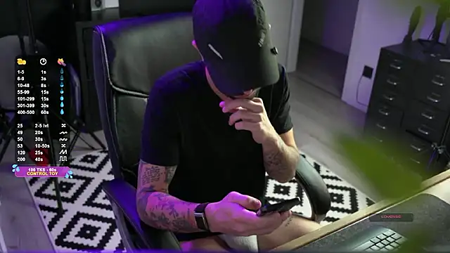 monsieurguitsxxx online show from January 11, 2026, 1:38 pm