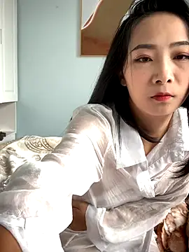 Yuyan ss online show from November 5, 2025, 4:01 am