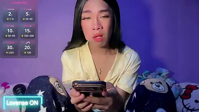 Yourasianbabyemma online show from April 21, 2026, 11:40 pm