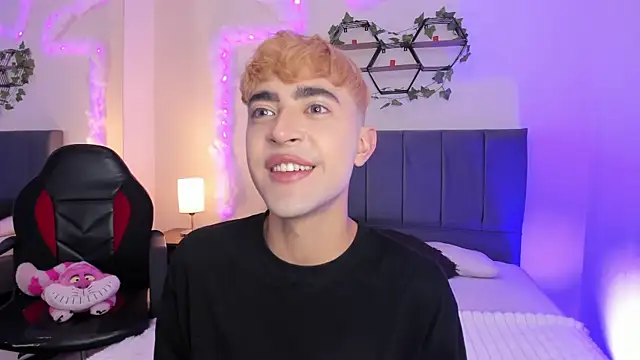 JustinCastiblanco online show from October 28, 2025, 11:36 am