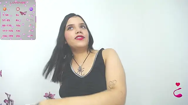 issa bella18 online show from November 18, 2025, 3:23 am