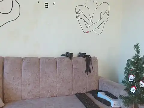 MIS CINNA  online show from November 18, 2025, 3:05 pm