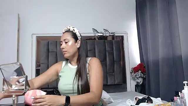 Salmma Milf online show from April 17, 2026, 11:57 am