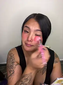 Mellani luod online show from April 18, 2026, 3:32 am