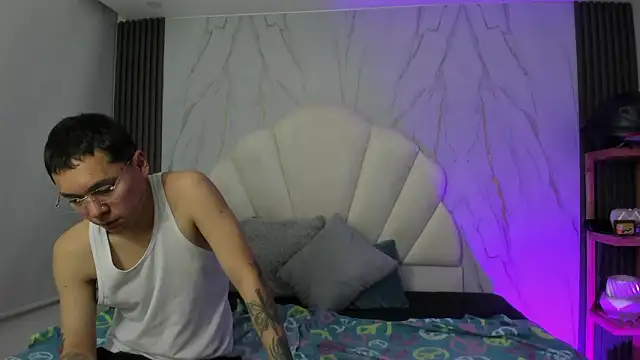 AnnieAndLeandro online show from February 4, 2026, 10:26 pm