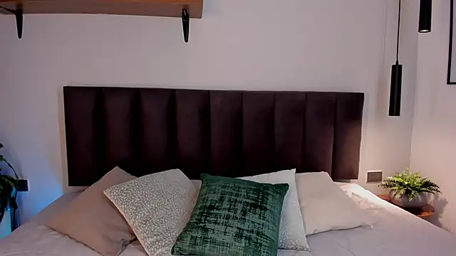 AilanaCortes online show from January 18, 2026, 12:20 pm