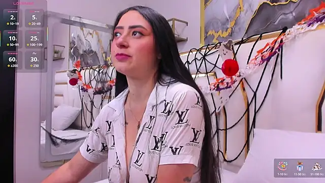 JuliethCruz  online show from November 1, 2025, 5:48 pm