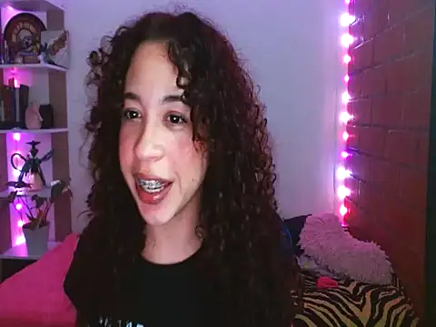 Medussa3033 online show from April 9, 2026, 4:01 am