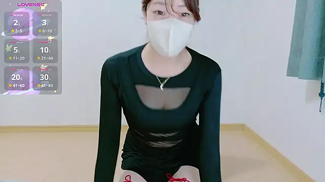 TSUKI circle online show from November 2, 2025, 5:10 am