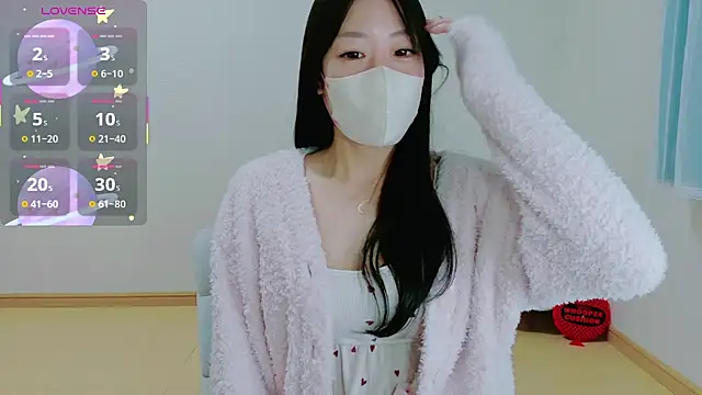 TSUKI circle online show from November 27, 2025, 2:19 pm