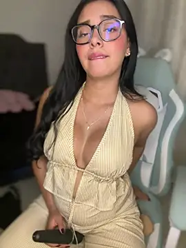 MiaSofia   online show from April 22, 2026, 5:32 am